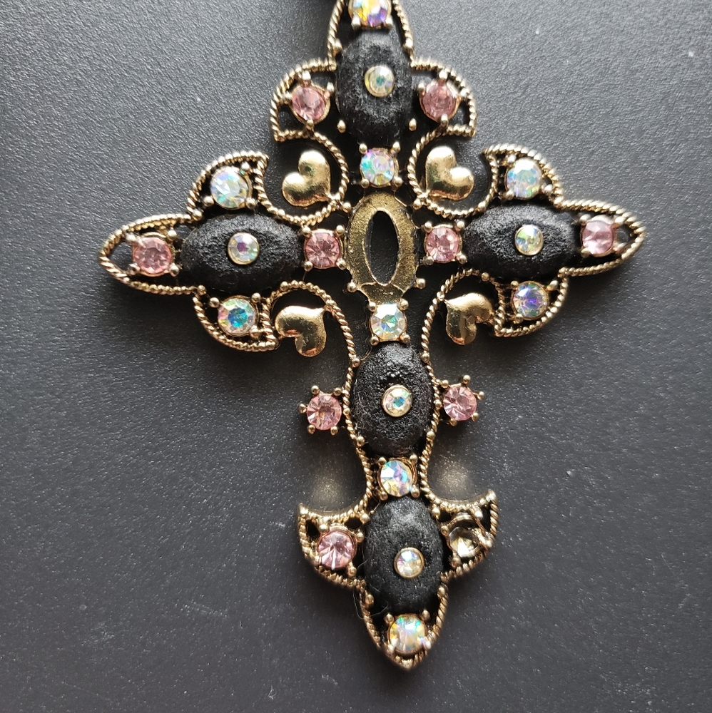 BETSEY JOHNSON Cross Necklace